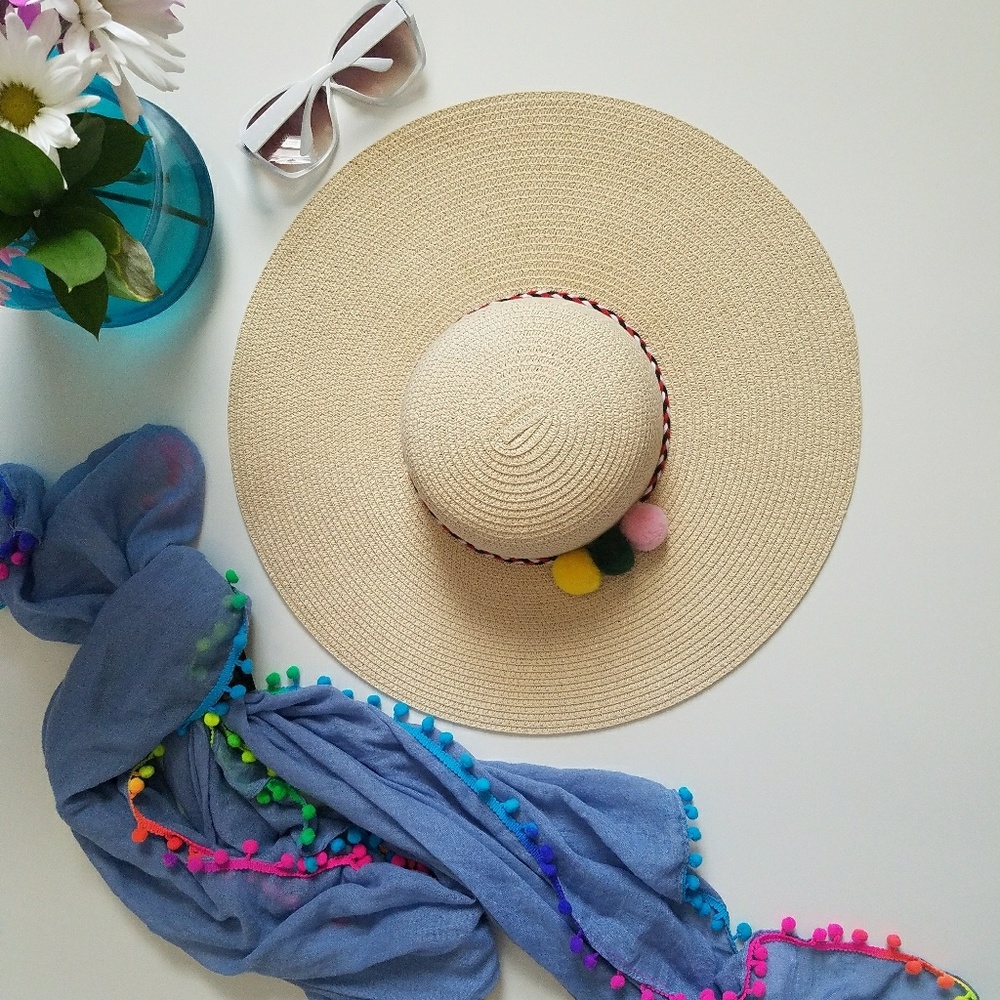Pom Pom Beach Hat NWOT 👒